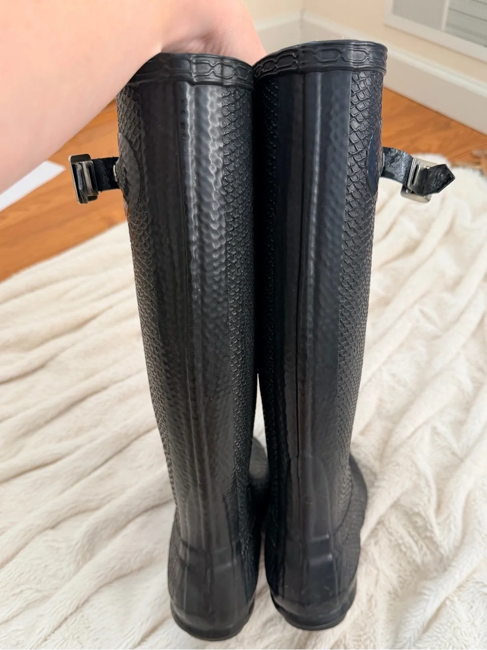 Hunter Carnaby Boa snake-embossed tall rain boots black women’s Sz 5